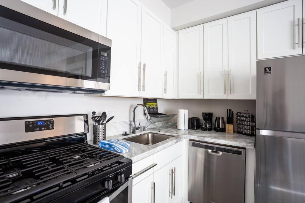 Luxurious Furnished Studio W Full Kitchen In Sd Сан-Диего Экстерьер фото